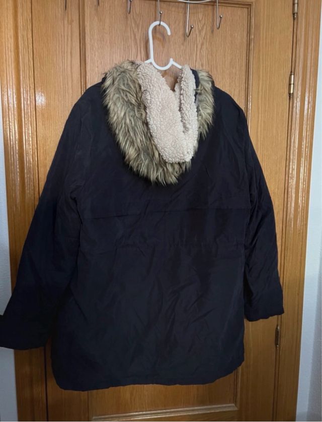 Abrigo azul con capucha Primark