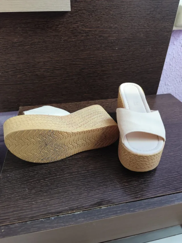 Sandalias cuña blancas