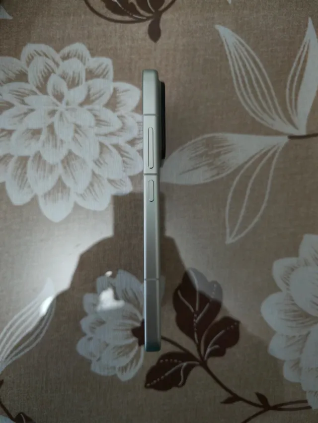 Xiaomi 15: 6.36", 5240mAh, SD8 elite