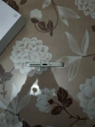 Xiaomi 15: 6.36", 5240mAh, SD8 elite