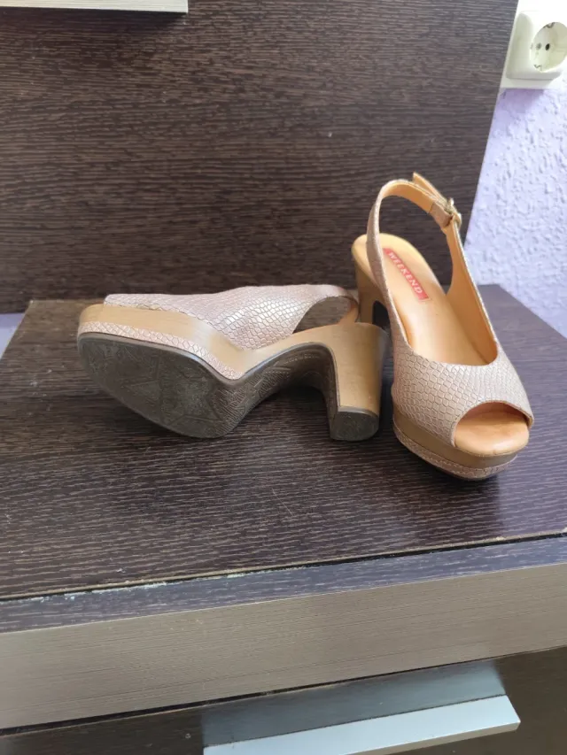 Zapatos de tacón Weekend beige/dorados