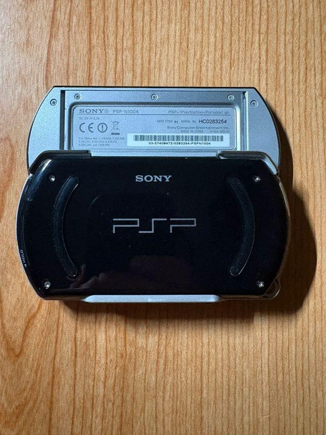 PSP Go N1004 (Nero) + Accessori