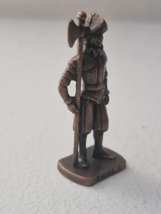 Piccola figurita di uovo Kinder Sorpresa