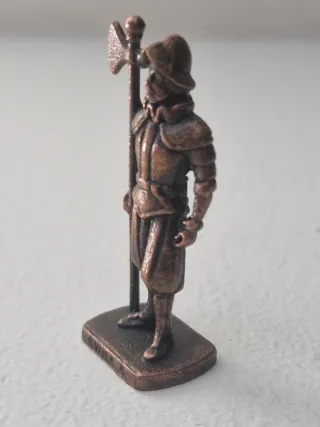 Piccola figurita di uovo Kinder Sorpresa