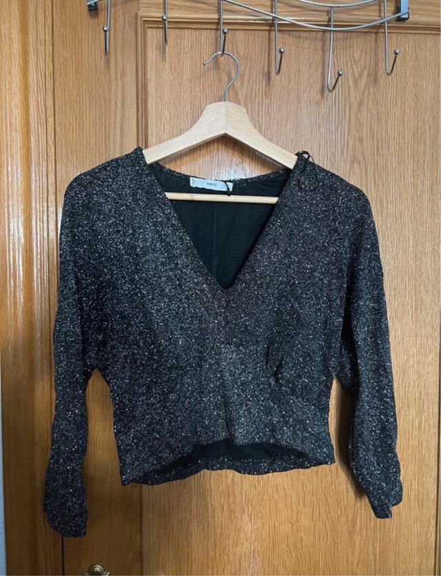 Blusa crop top brillos Mango