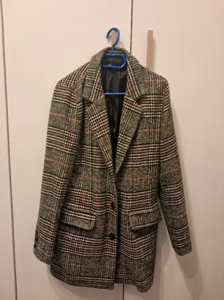 Cappotto a quadri elegante con tasche e bottoni