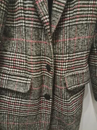 Cappotto a quadri elegante con tasche e bottoni