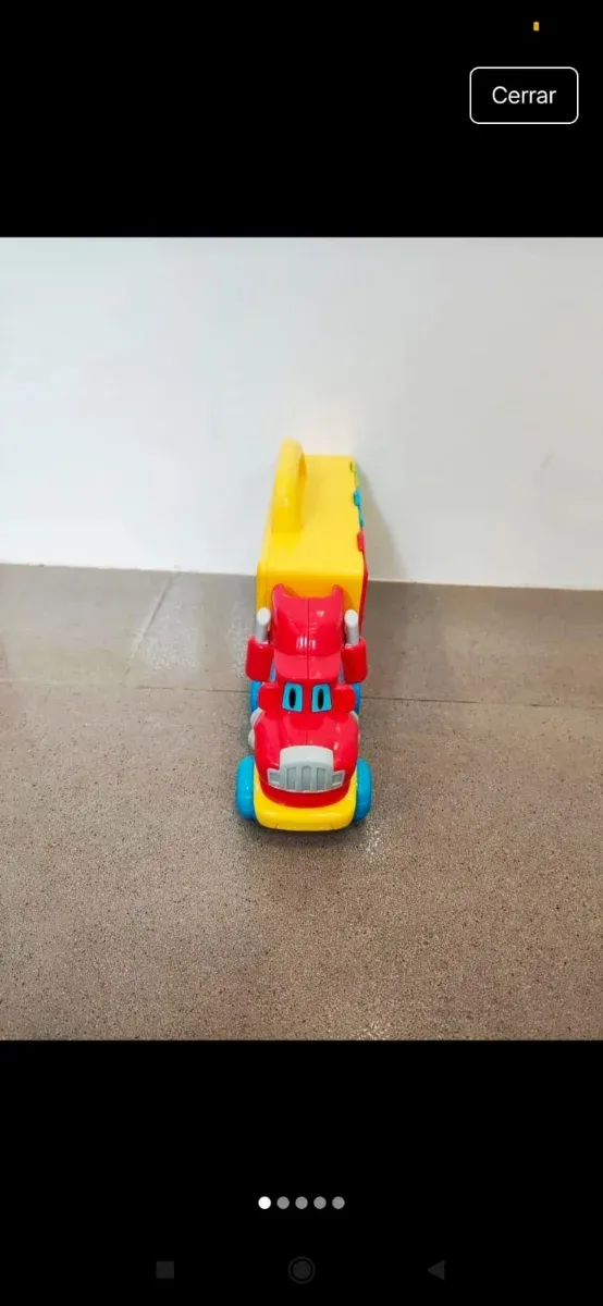 Camión transporta coches Nenitos +18 meses