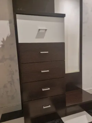 Mueble recibidor con espejo y cajones