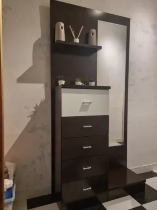 Mueble recibidor con espejo y cajones