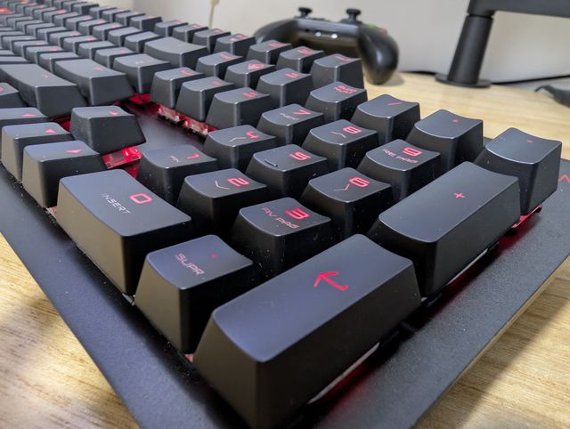 Teclado Mecánico Gaming OMEN by HP Negro/Rojo
