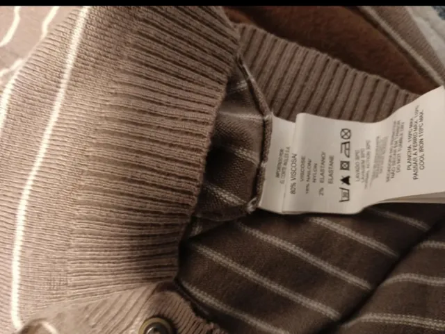 Chaqueta de punto a rayas beige