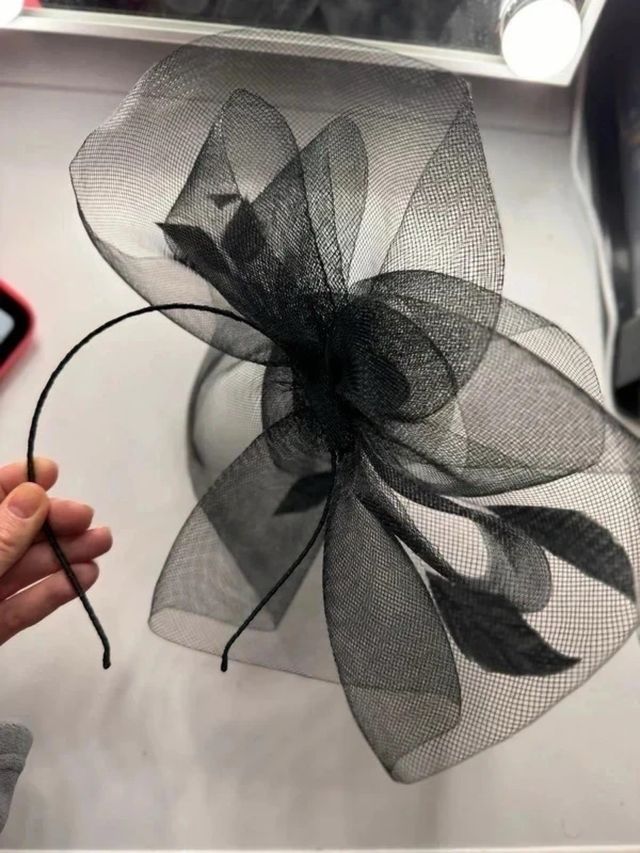 Vintage fascinator / tocado / gorrito negro