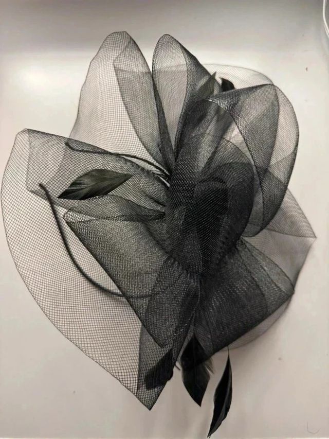 Vintage fascinator / tocado / gorrito negro