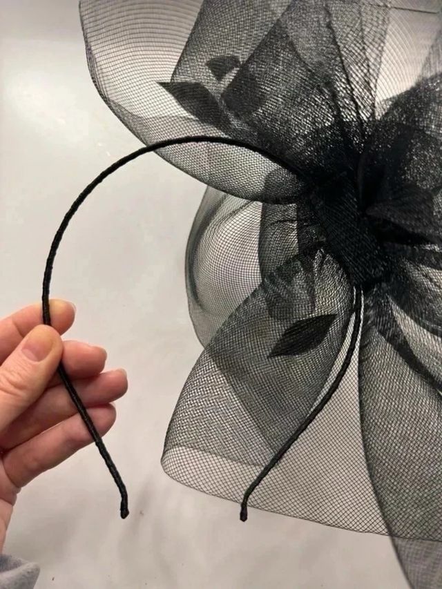 Vintage fascinator / tocado / gorrito negro