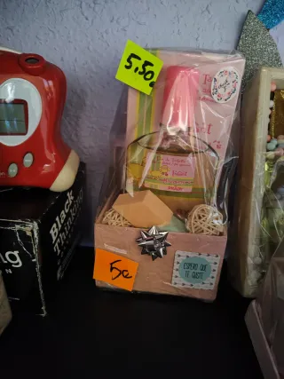 Set de regalo: Perfume, crema y esponjasetc.