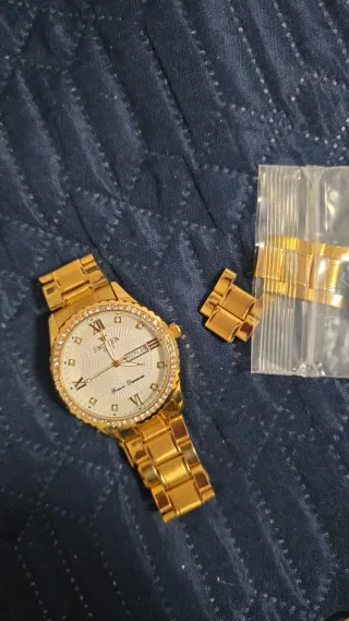 Reloj FNGEN Dorado con Bisel de Diamantes