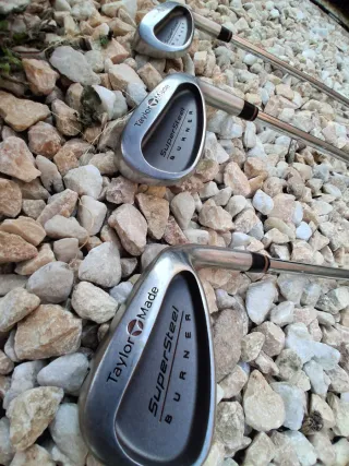 "SET DE GOLF COMPLETO CON BOLSA Y 40  PALOS "