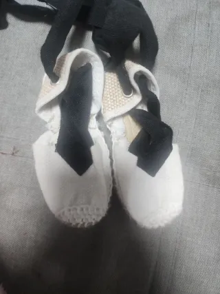 Espardeñas falleras blancas y negras Talla 19