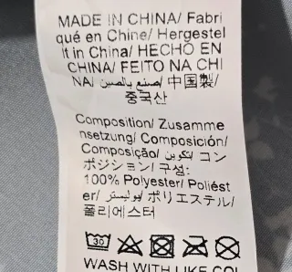 Blusa verde oscuro estampado floral.