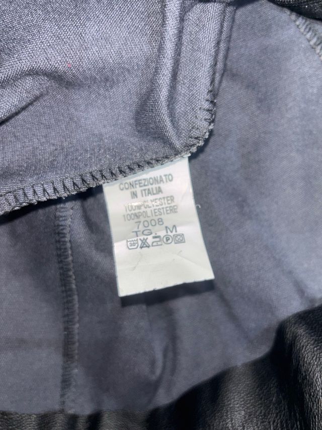 Falda negra polipiel