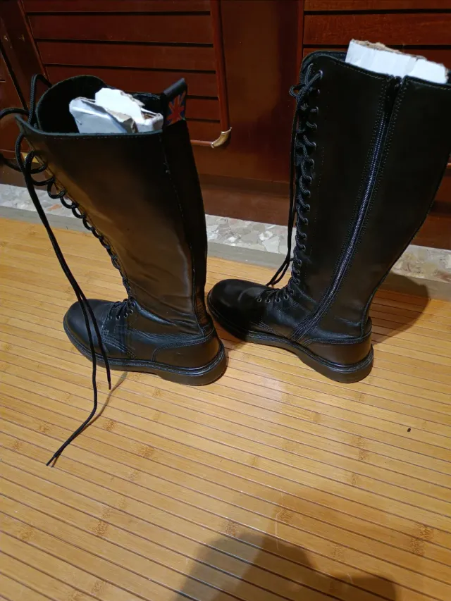 Botas militares 20 ojales negras