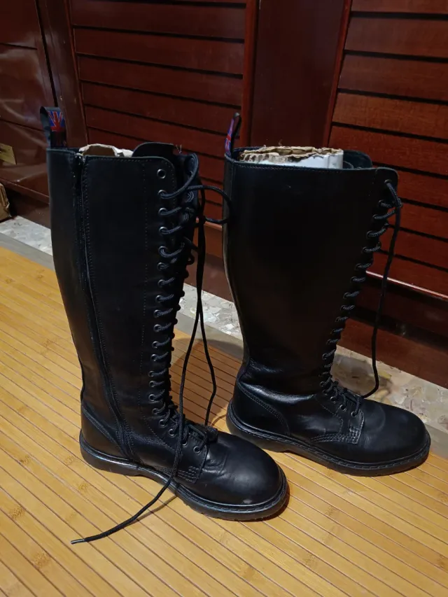 Botas militares 20 ojales negras