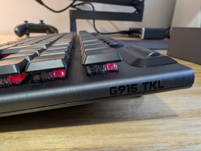 Teclado Logitech G915 TKL Mecánico Inalámbrico