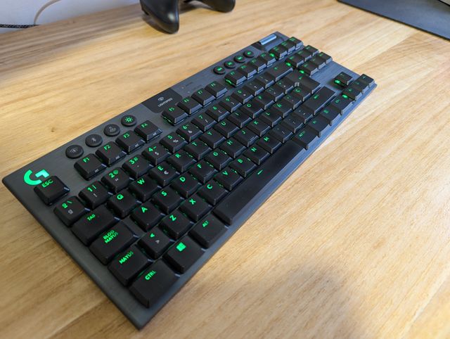 Teclado Logitech G915 TKL Mecánico Inalámbrico