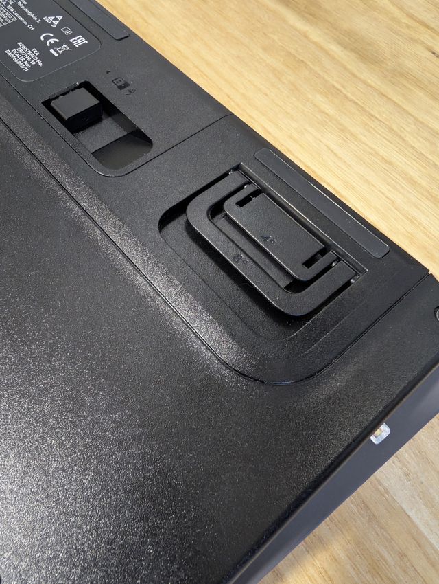 Teclado Logitech G915 TKL Mecánico Inalámbrico