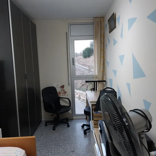 Pupitre con silla de ruedas