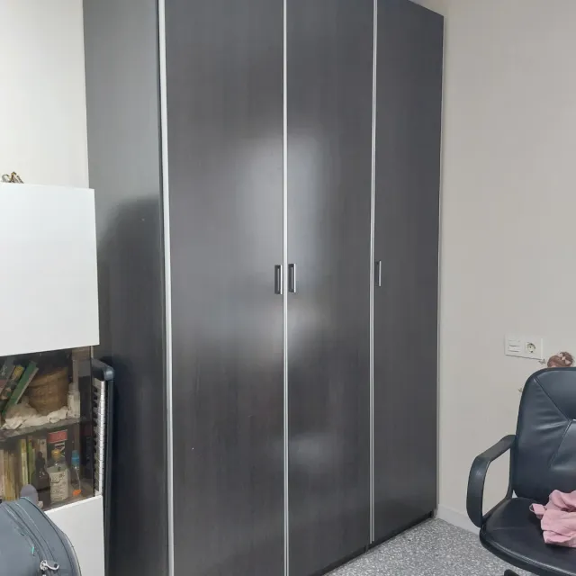 Armario de ropa madera y metal