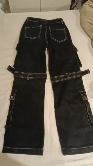 Pantaloni cargo neri con cinghie