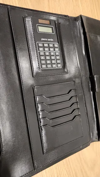 Carpeta Pierre Cardin con calculadora