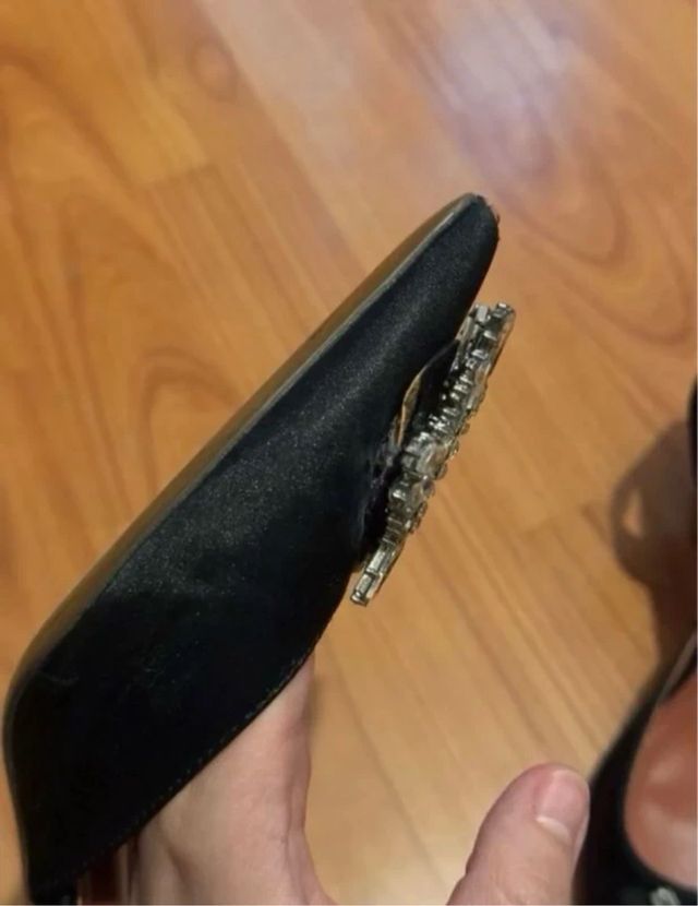 Zapatos negros satinados de tacon alto