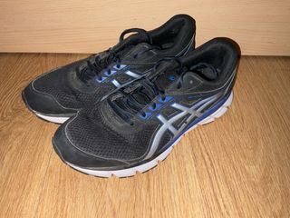 Zapatillas Asics Talla 42.5 Negras y Azules