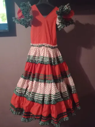 Traje de flamenca rojo y verde