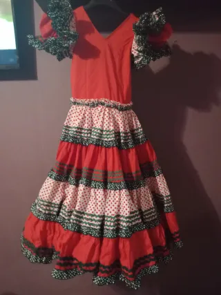 Traje de flamenca rojo y verde