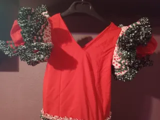 Traje de flamenca rojo y verde