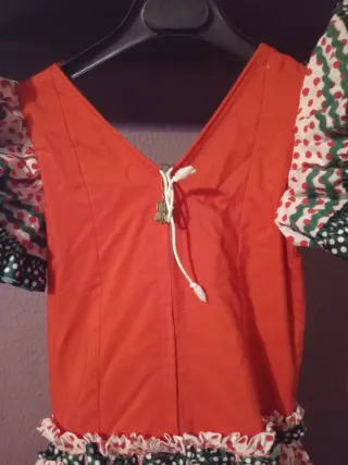 Traje de flamenca rojo y verde