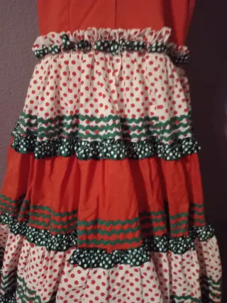Traje de flamenca rojo y verde
