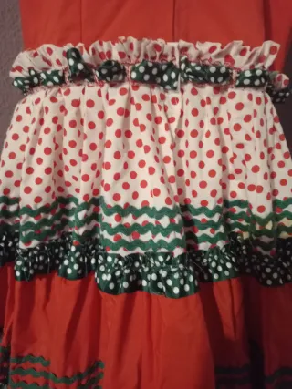 Traje de flamenca rojo y verde