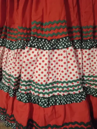 Traje de flamenca rojo y verde
