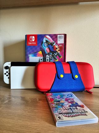 Nintendo Switch OLED + Mario Kart 8 + SMB Wonder