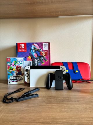 Nintendo Switch OLED + Mario Kart 8 + SMB Wonder