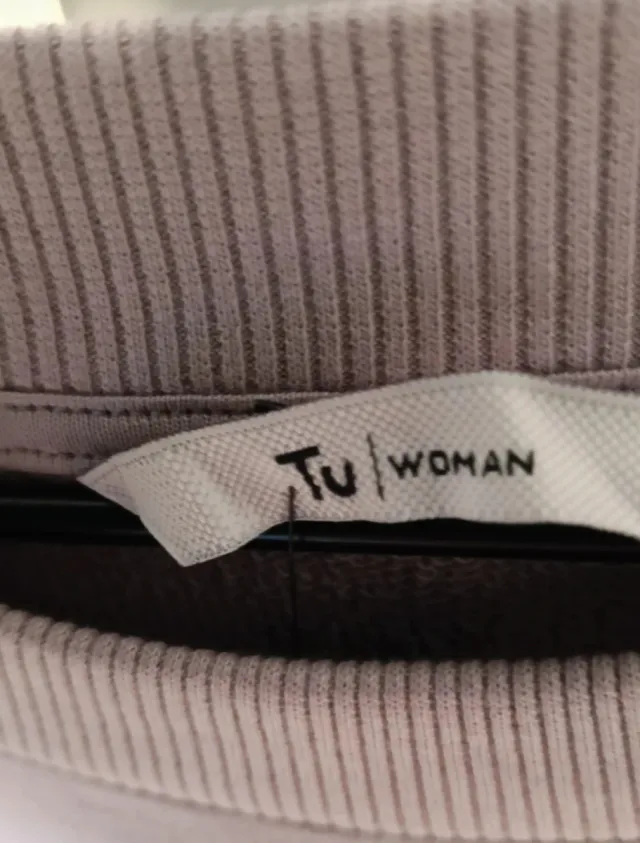 Sudadera combinada beige y morado