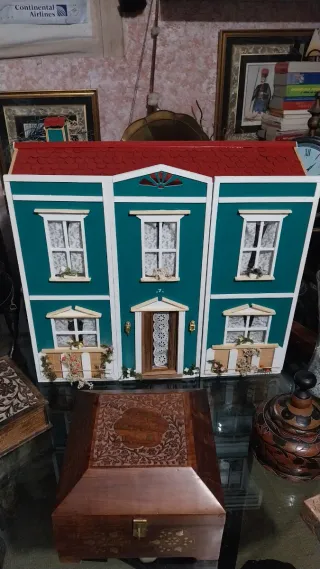 Casa delle bambole fatta a mano