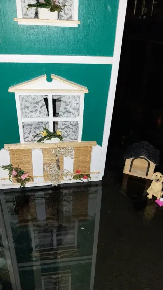 Casa delle bambole fatta a mano