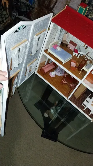 Casa delle bambole fatta a mano