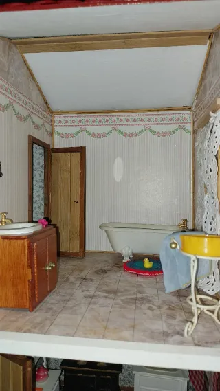 Casa delle bambole fatta a mano